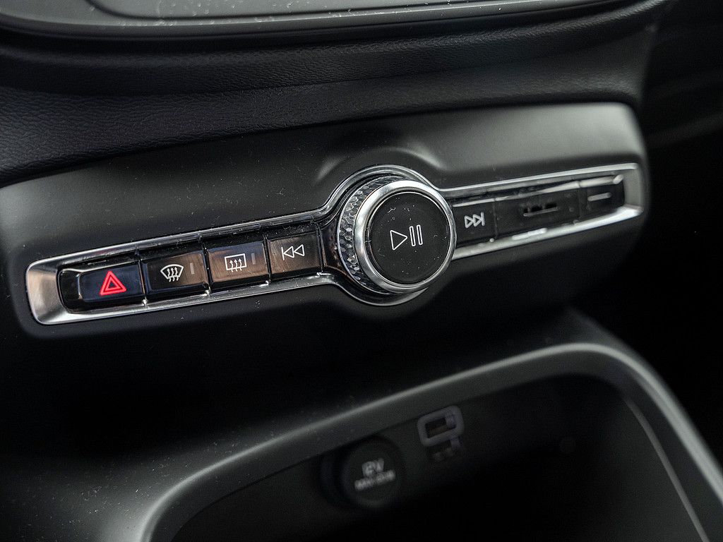 Volvo  T3 Momentum Core