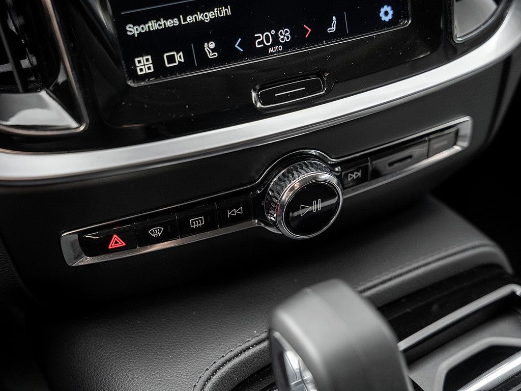 Volvo  T6 AWD Recharge Core