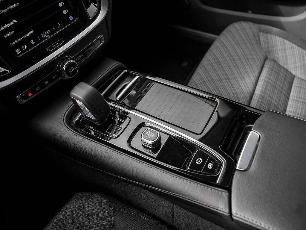 Volvo  T6 AWD Recharge Core