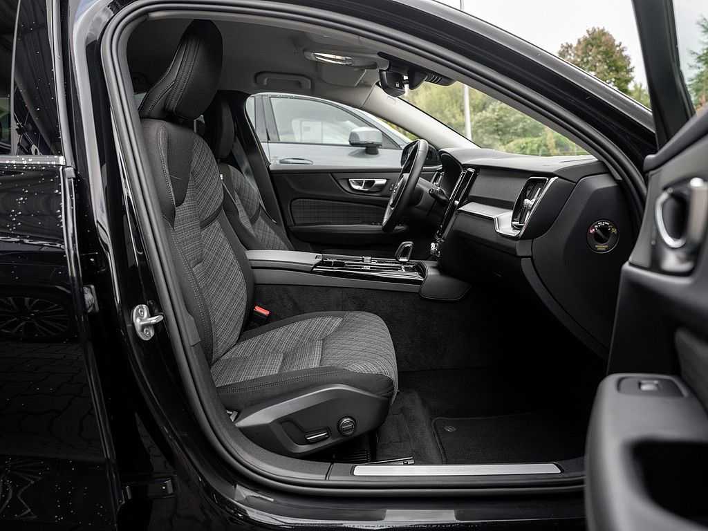 Volvo  T6 AWD Recharge Core