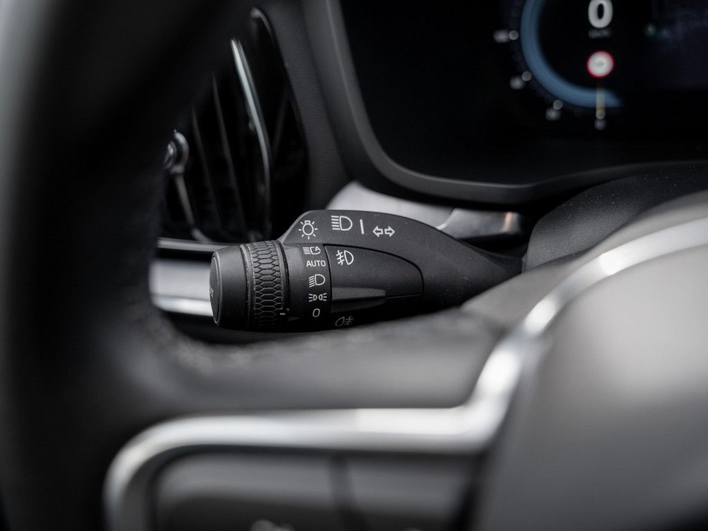Volvo  T6 AWD Recharge Core