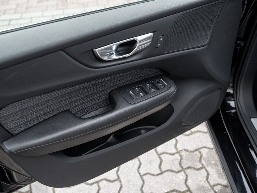 Volvo  T6 AWD Recharge Core