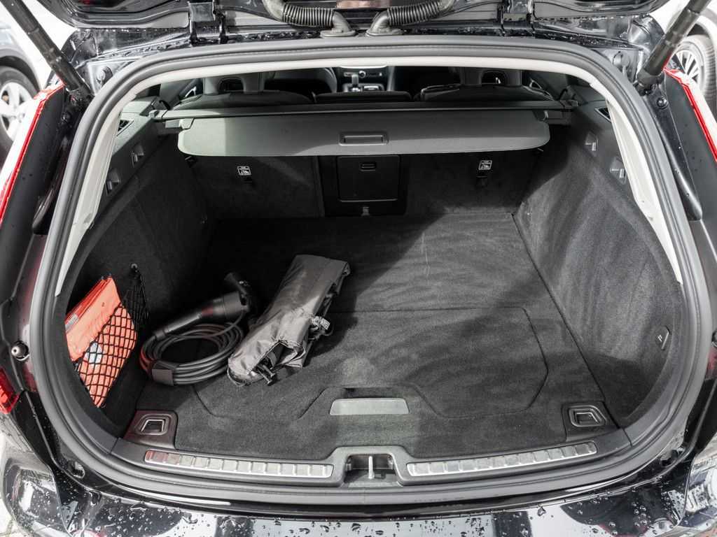 Volvo  T6 AWD Recharge Core