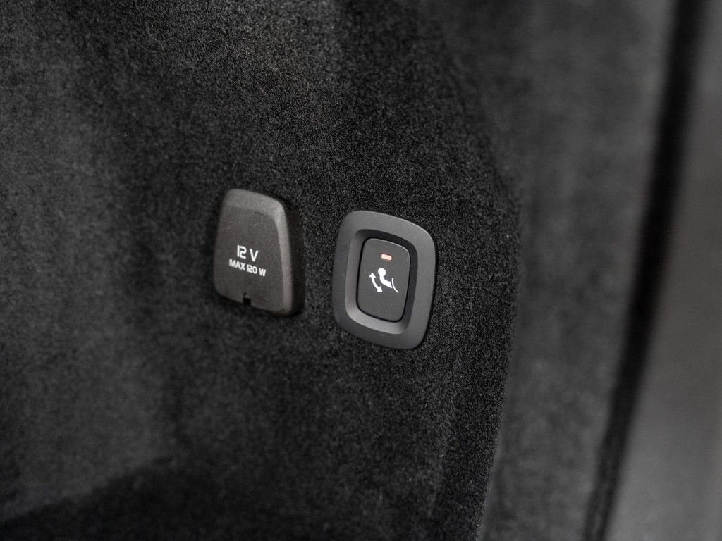 Volvo  T6 AWD Recharge Core