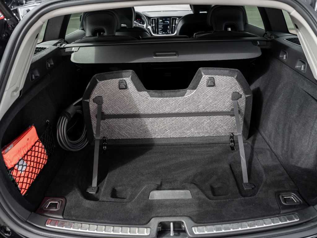 Volvo  T6 AWD Recharge Core