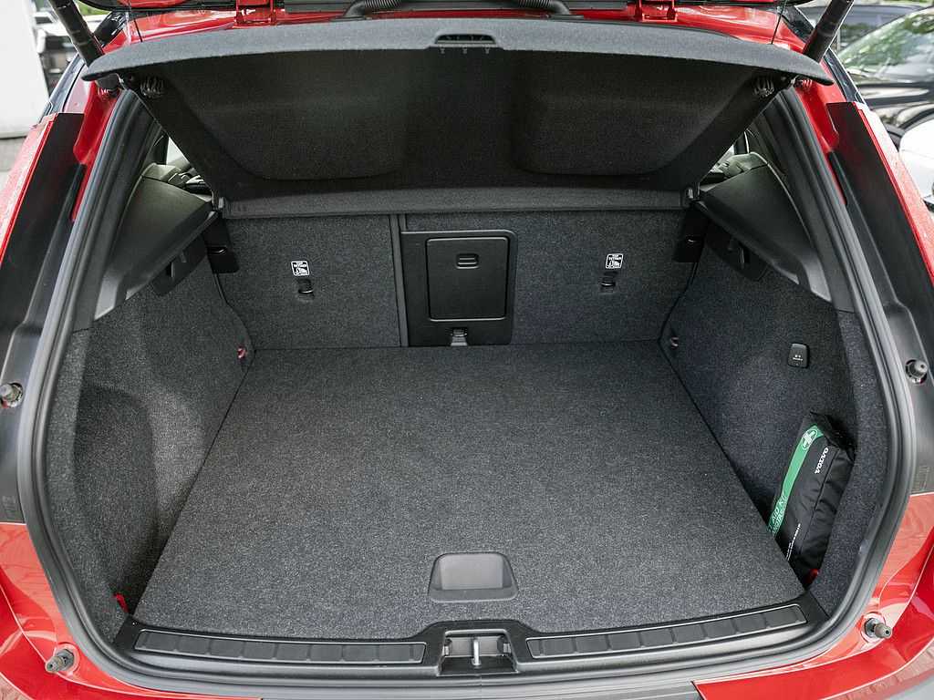 Volvo  T4 Recharge R Design Expression