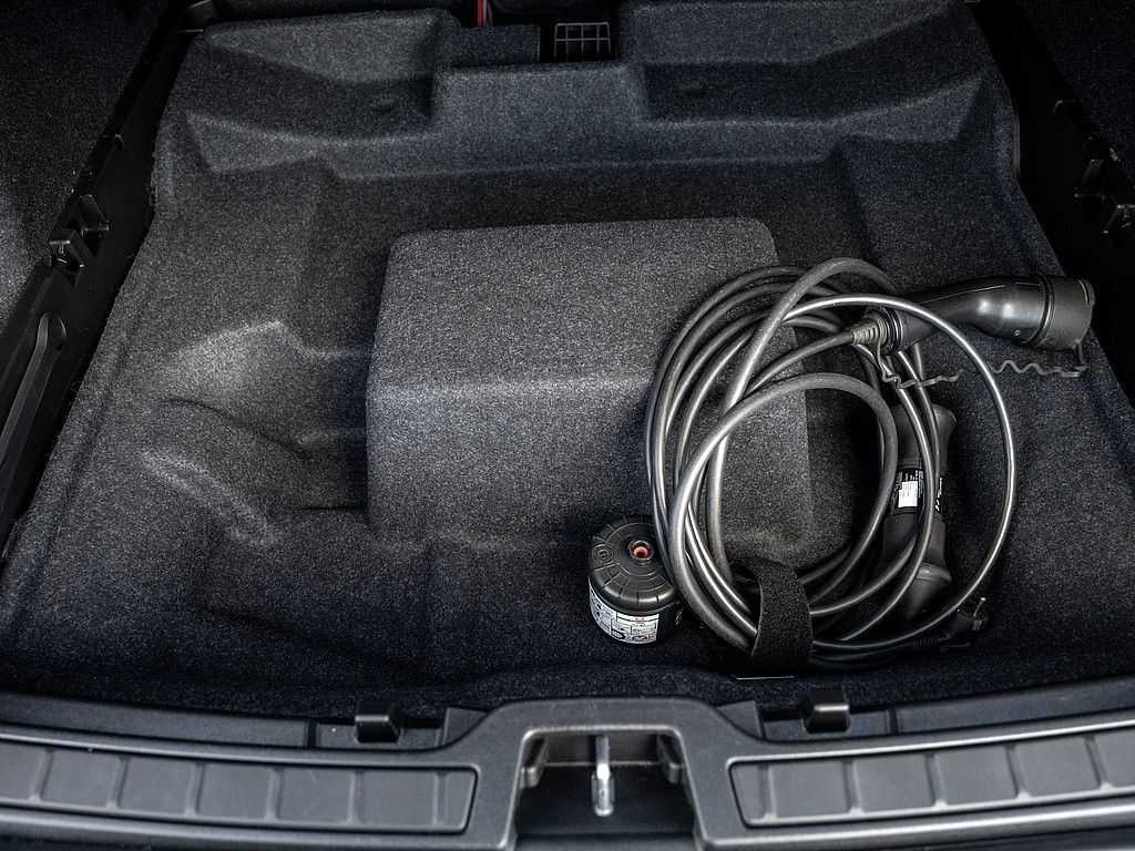 Volvo  T4 Recharge R Design Expression