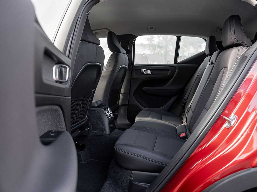 Volvo  T4 Recharge R Design Expression