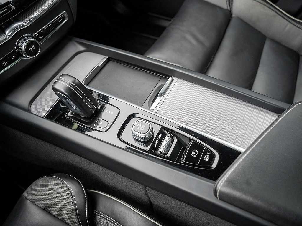 Volvo  T6 AWD R Design