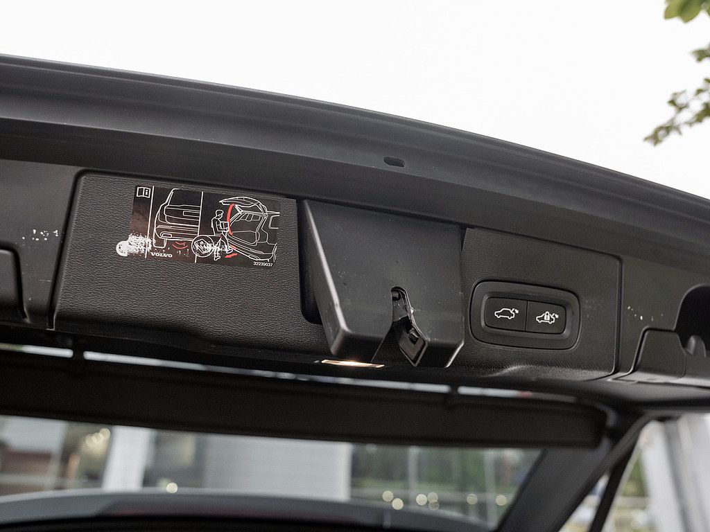 Volvo  T6 AWD R Design