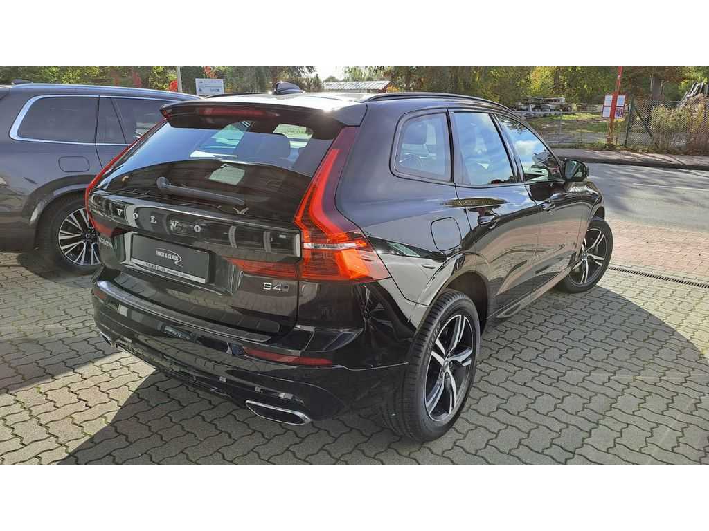 Volvo  B4 AWD R Design