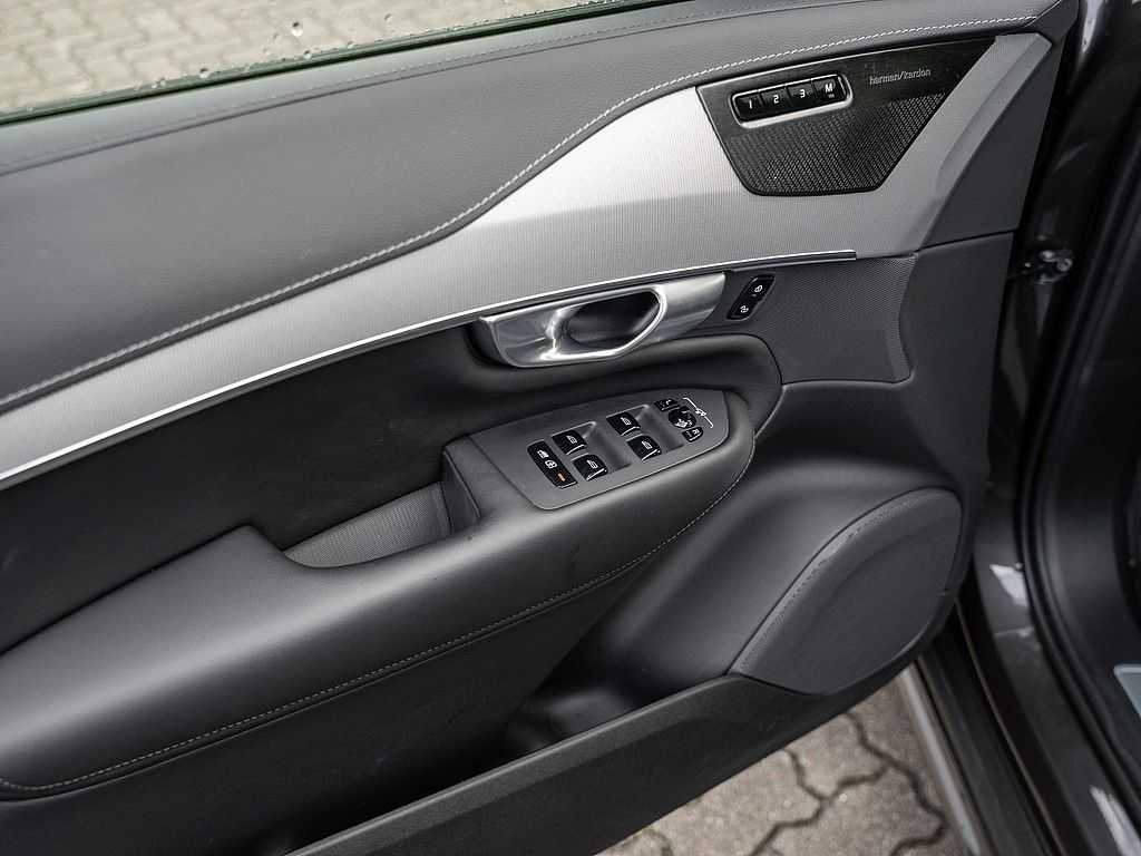 Volvo T8 AWD Plus Dark Panorama, AHK