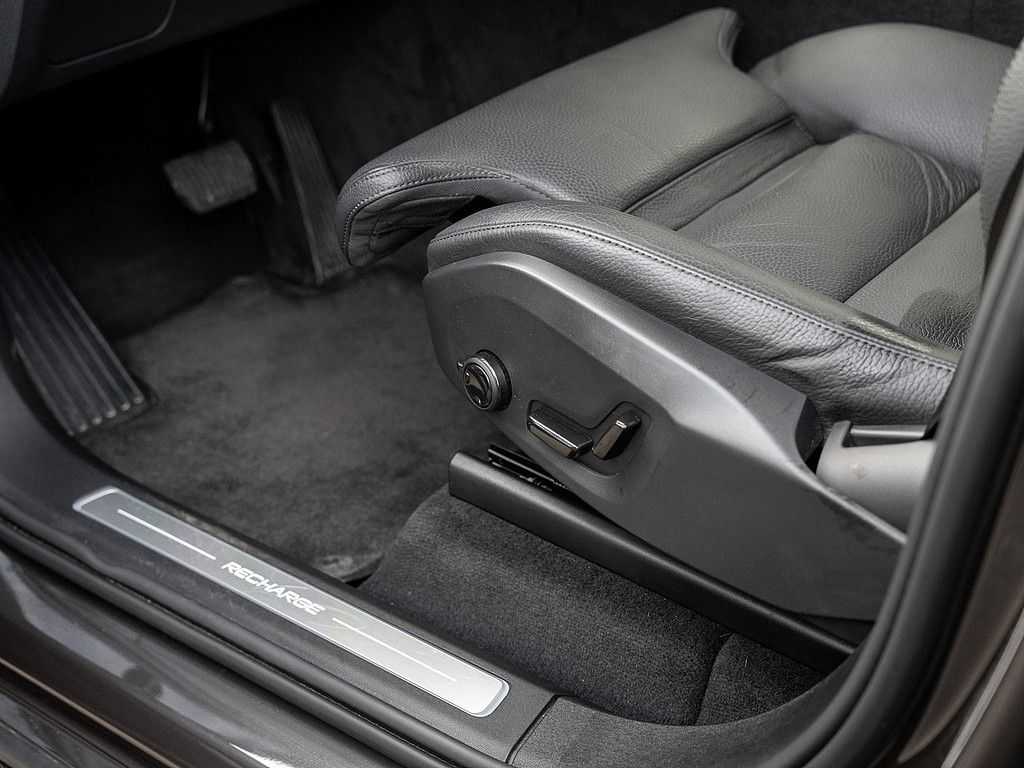 Volvo T8 AWD Plus Dark Panorama, AHK