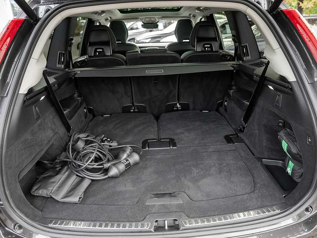 Volvo T8 AWD Plus Dark Panorama, AHK