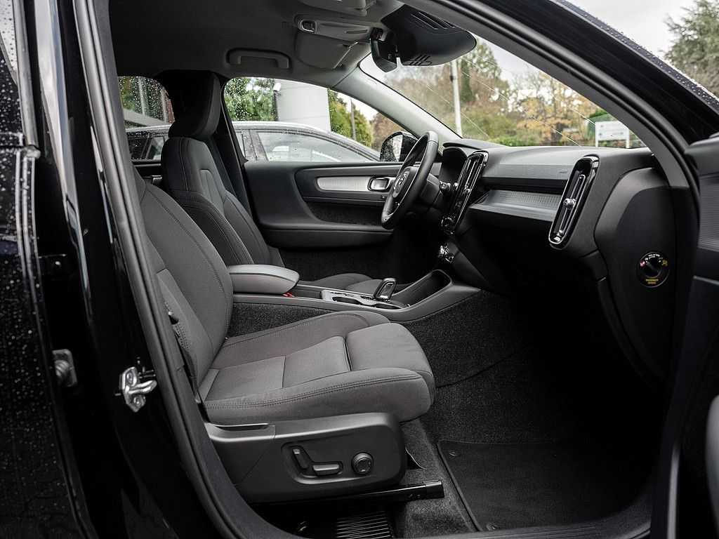 Volvo  T5 Recharge R Design Expression ACC, AHK