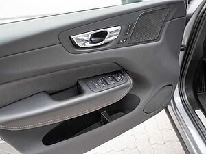 Volvo  T8 AWD R-Design