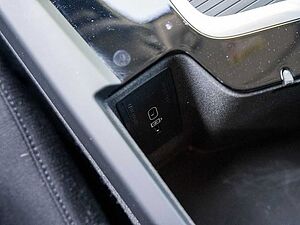 Volvo  B4 Momentum Pro