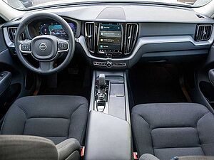 Volvo  B4 Momentum Pro