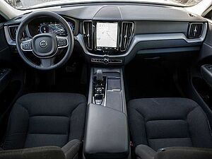 Volvo  B4 Momentum Pro
