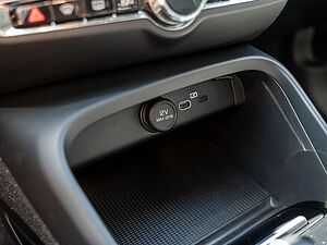 Volvo  R Design Recharge Pure Electric AWD