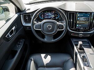 Volvo  B4 Momentum Pro