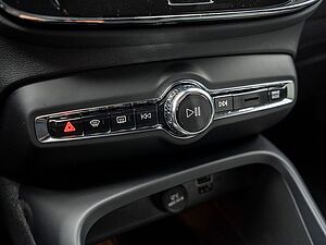 Volvo  T2 Plus Dark