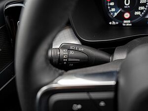Volvo  T2 Plus Dark