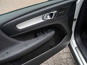 Volvo  T2 Plus Dark