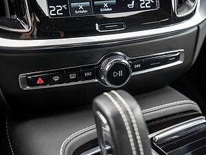 Volvo  T6 AWD Recharge R-Design