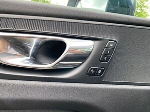 Volvo  Momentum AWD / Verkauf nur an Gewerbekunden