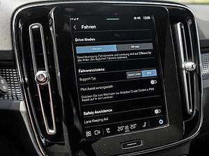 Volvo  R Design Recharge Pure Electric AWD ACC LED