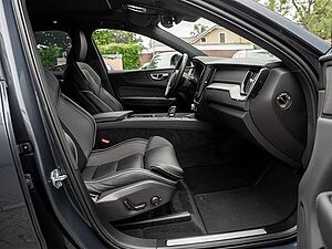 Volvo  T8 AWD R-Design