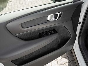 Volvo  T3 Momentum Pro KLIMA PDC NAVI W-LAN LED