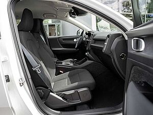 Volvo  T3 Momentum Pro KLIMA PDC NAVI W-LAN LED