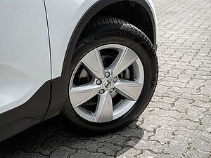 Volvo  T3 Momentum Pro KLIMA PDC NAVI W-LAN LED