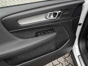 Volvo  B4 Ultra Dark AHK ACC FACEL. LED PANO 360°