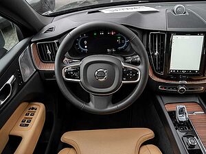 Volvo  T8 AWD Ultra Dark