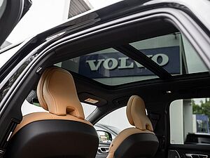 Volvo  T8 AWD Ultra Dark