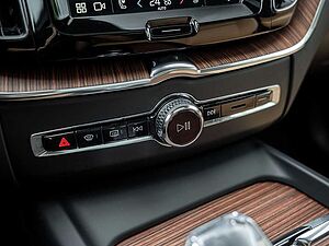 Volvo  T8 AWD Ultra Dark