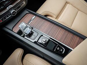 Volvo  T8 AWD Ultra Dark