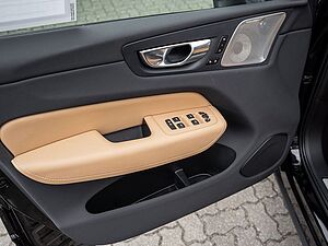Volvo  T8 AWD Ultra Dark