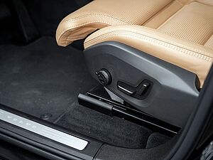 Volvo  T8 AWD Ultra Dark