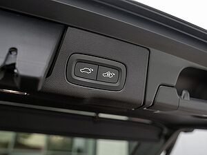 Volvo  T8 AWD Ultra Dark