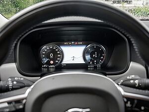 Volvo  B4 Momentum Pro LED AHK RÜCKFAHRKAMERA