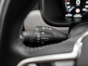 Volvo  B4 Momentum Pro LED AHK RÜCKFAHRKAMERA
