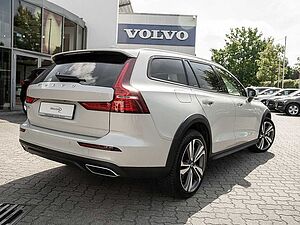 Volvo  CC Pro B5 AWD