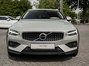 Volvo  CC Pro B5 AWD