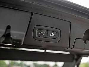 Volvo  B4 Plus Dark H/K NAVI W-LAN ACC FACEL. LED