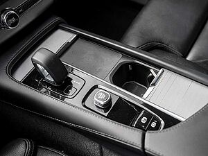 Volvo  T8 AWD Core