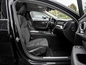 Volvo  T6 AWD Recharge Core